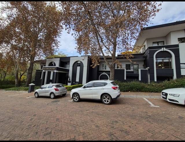 138M² OFFICE TO LET IN HYDE PARK